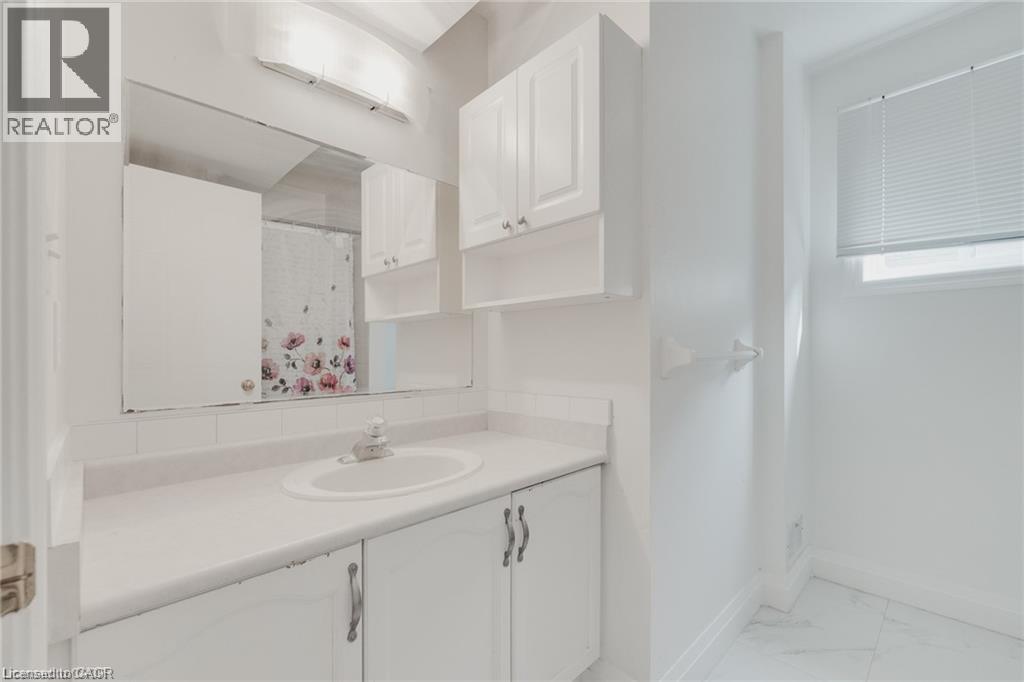 347 KEEWATIN Avenue Unit# Lower, Kitchener, Ontario, N2B3W2 — Photo 3