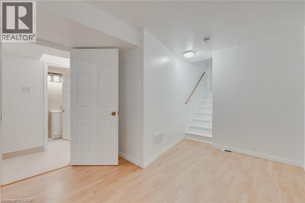 347 KEEWATIN Avenue Unit# Lower, Kitchener, Ontario, N2B3W2 — Photo 5