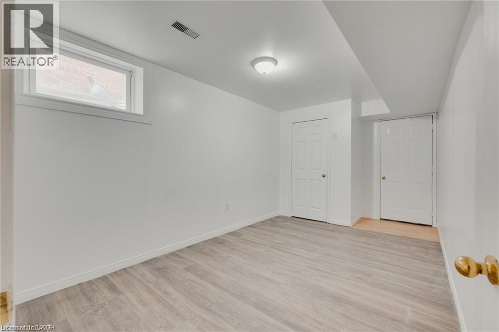 347 KEEWATIN Avenue Unit# Lower, Kitchener, Ontario, N2B3W2 — Photo 6