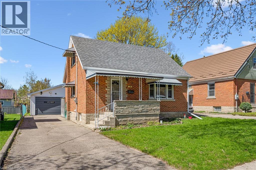 128 MAUSSER Avenue, Kitchener, Ontario, N2M3K5 — Photo 2
