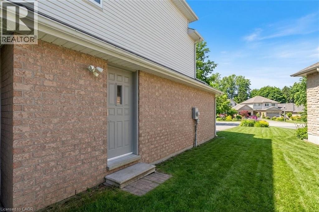 47 HUNTINGTON Place, Kitchener, Ontario, N2M2Z4 — Photo 2