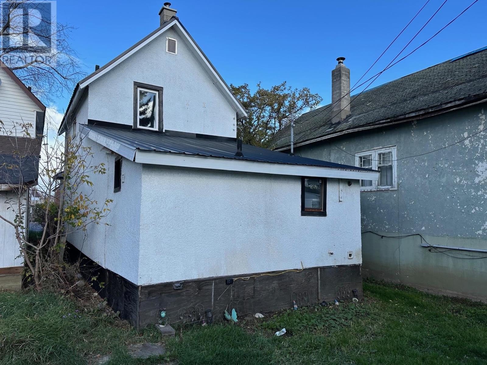 731 Simpson ST, Thunder Bay, Ontario, P7C3K2 — Photo 2