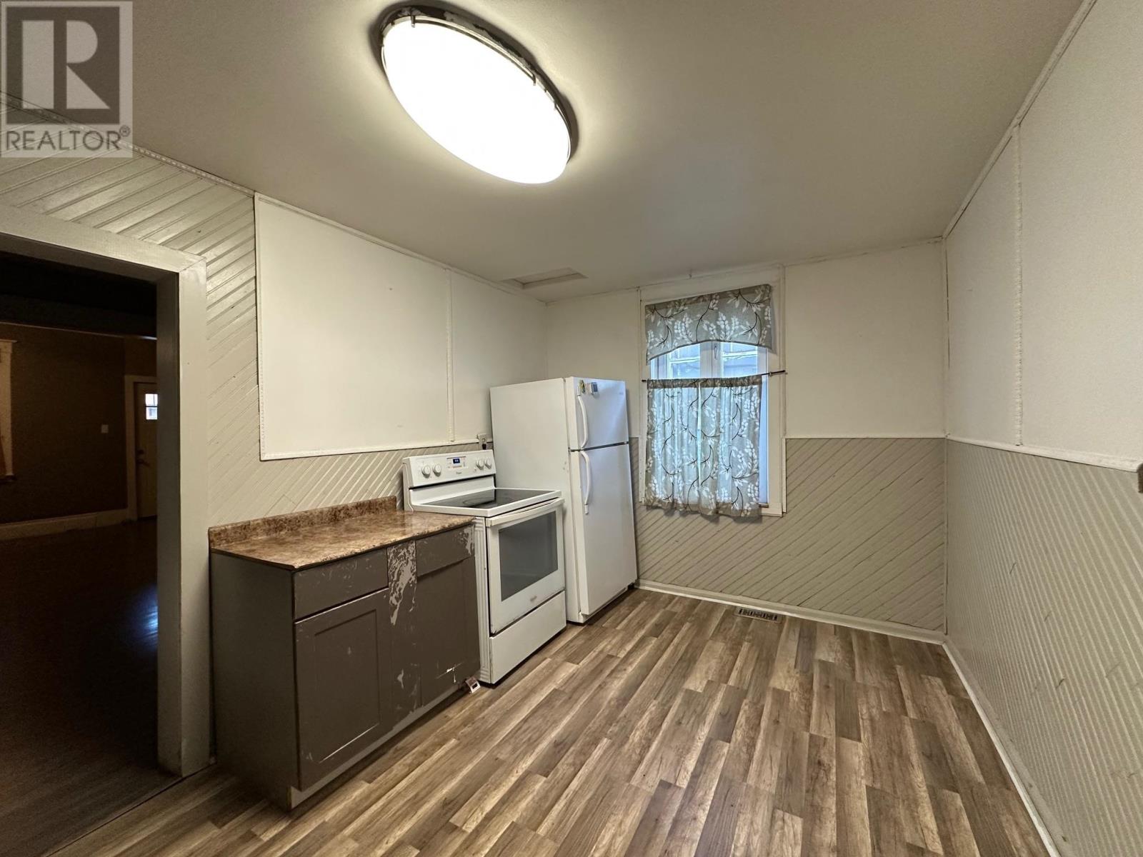731 Simpson ST, Thunder Bay, Ontario, P7C3K2 — Photo 4