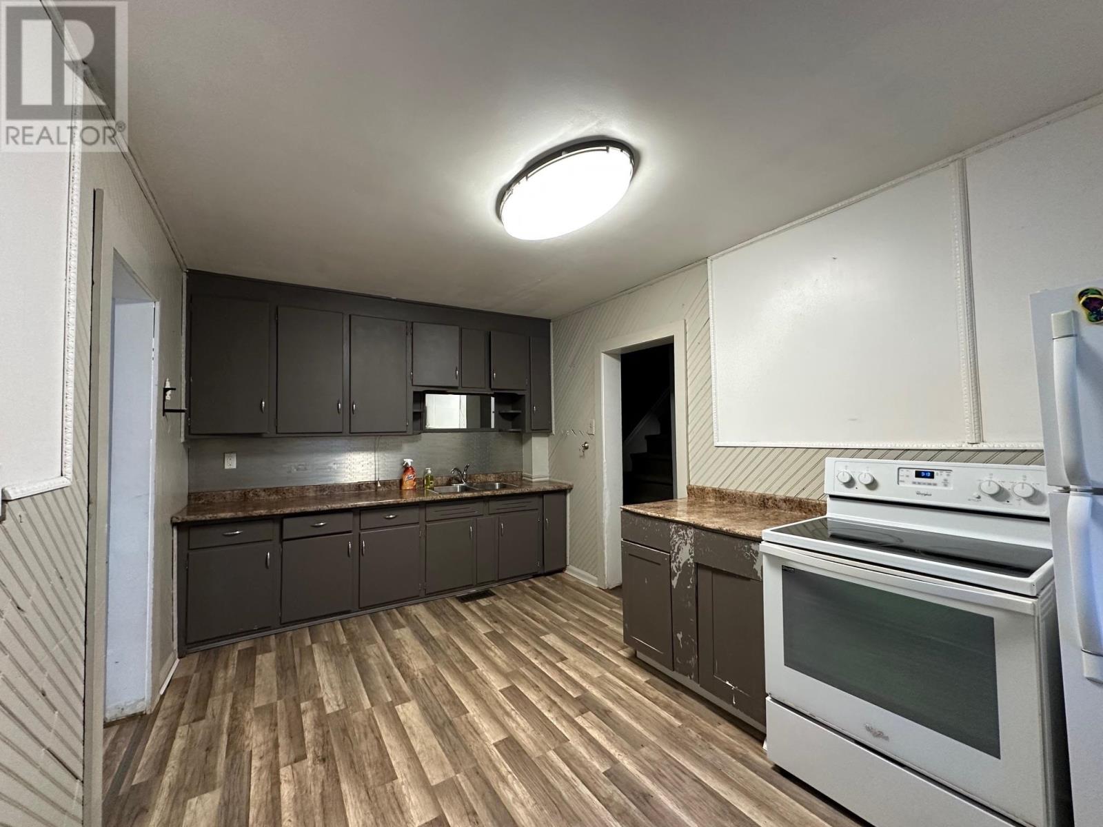 731 Simpson ST, Thunder Bay, Ontario, P7C3K2 — Photo 5