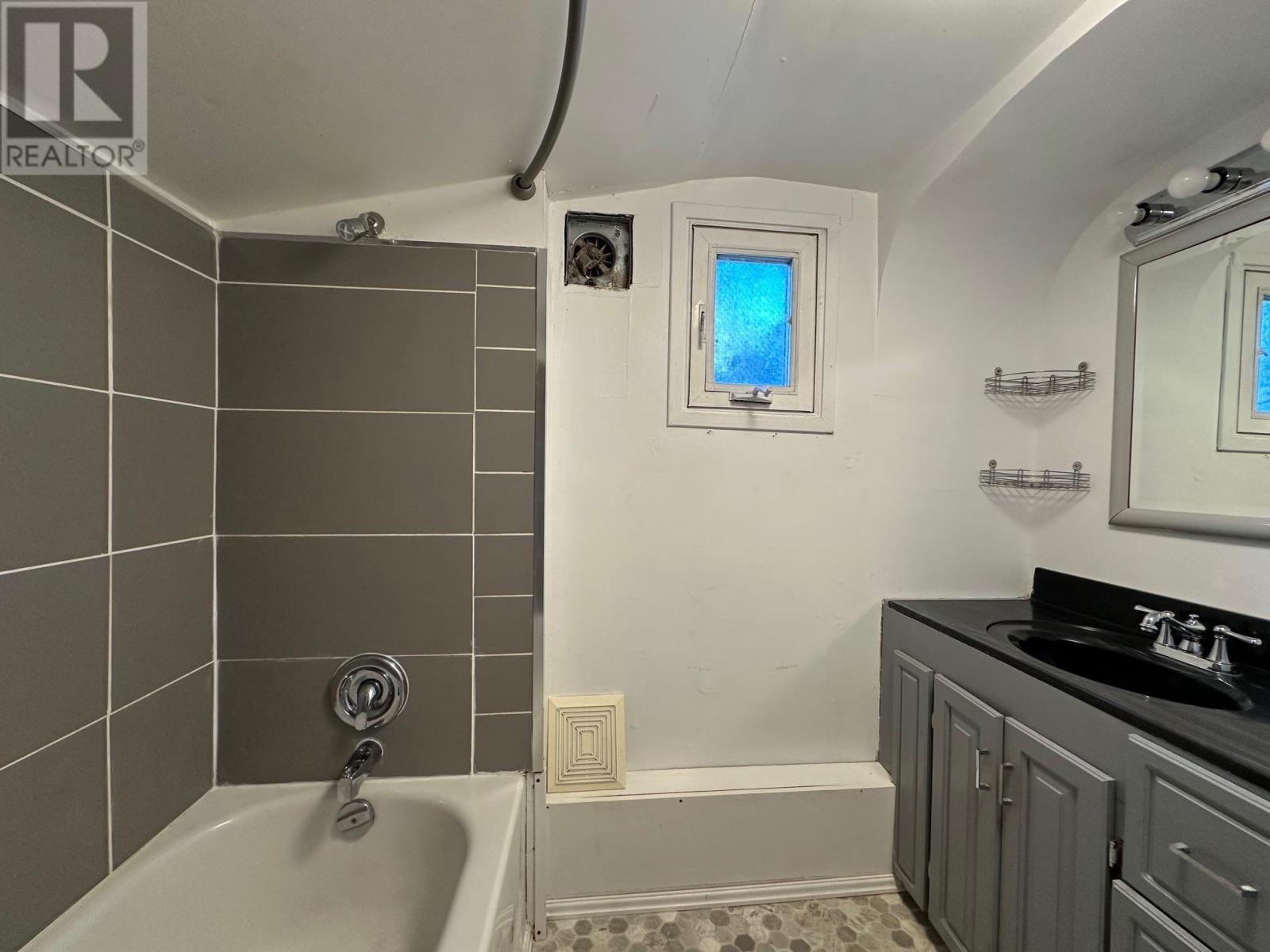 731 Simpson ST, Thunder Bay, Ontario, P7C3K2 — Photo 6