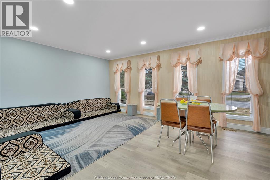 655 ROSELAND DRIVE South, Windsor, Ontario, N9G1T7 — Photo 2