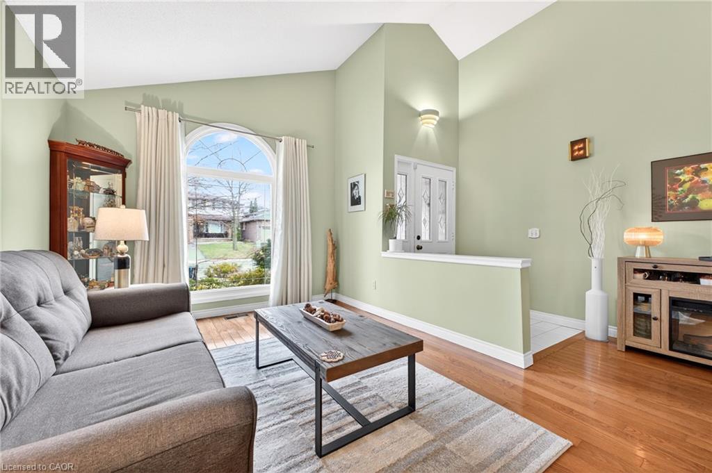 22 NOVOCO Drive, Hamilton, Ontario, L9C7E8 — Photo 8