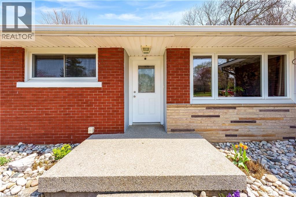 92 BRAESIDE Avenue, Waterloo, Ontario, N2J2C6 — Photo 3