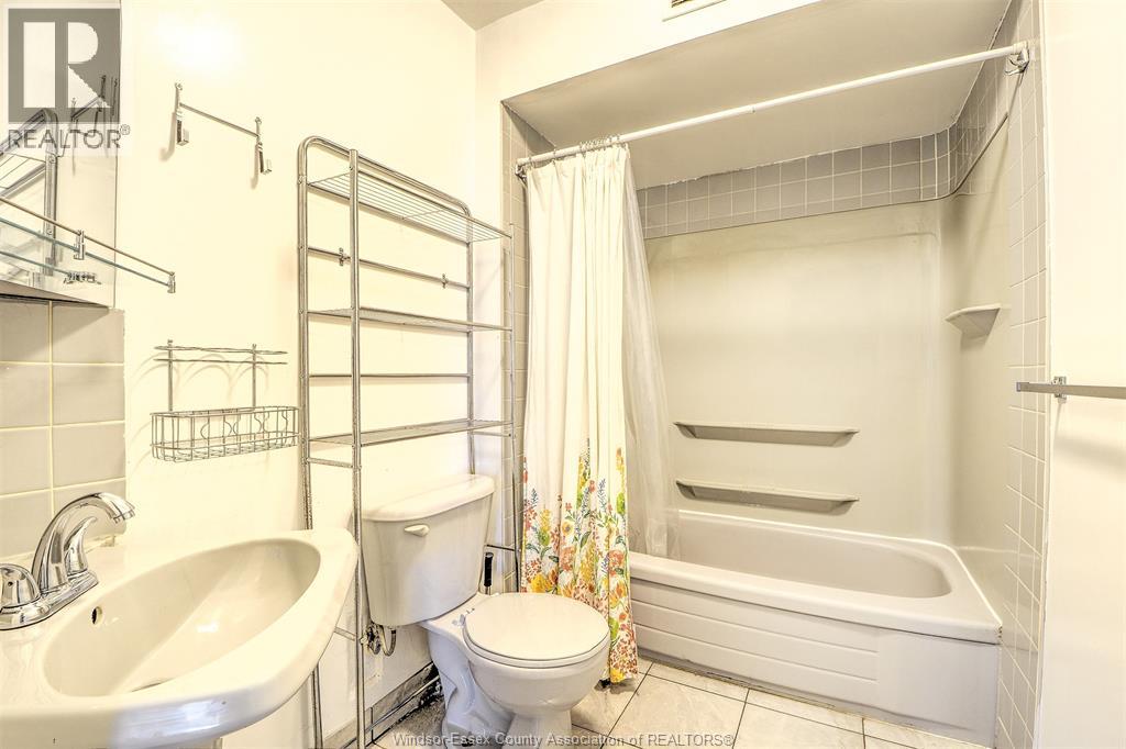 2354 Highland AVENUE, Windsor, Ontario, N8X3S5 — Photo 13