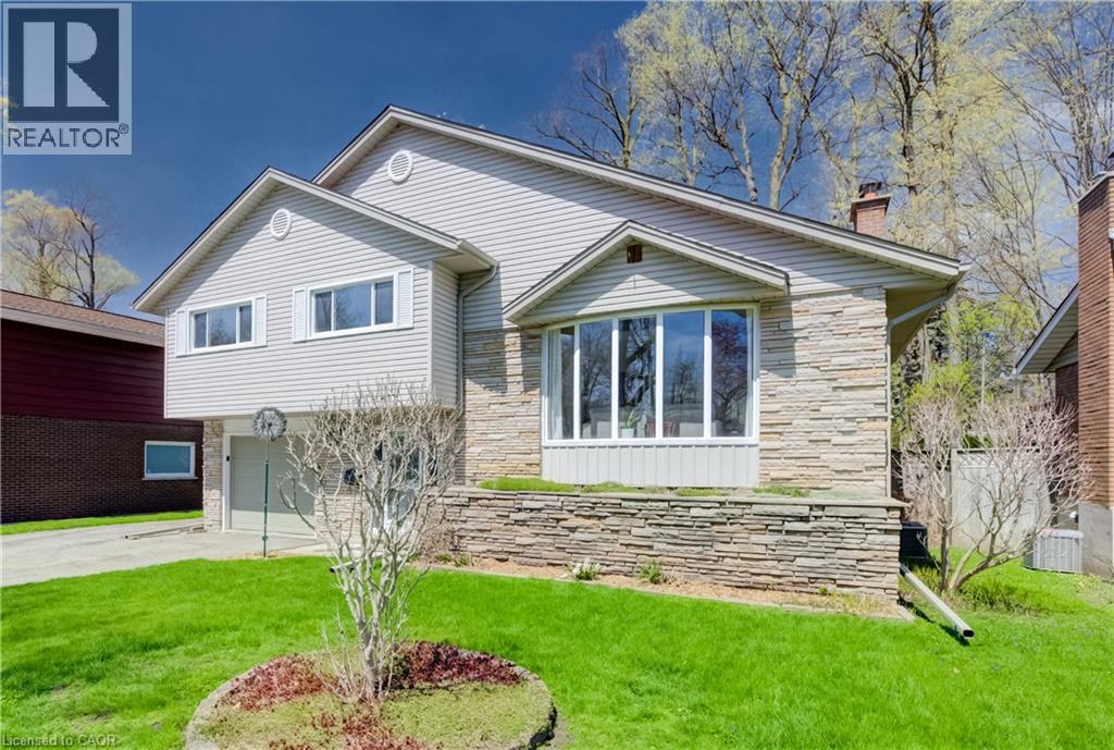 172 RENNIE Drive, Kitchener, Ontario, N2A1J6 — Photo 2