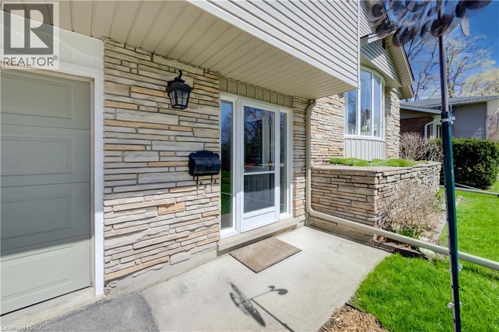 172 RENNIE Drive, Kitchener, Ontario, N2A1J6 — Photo 4