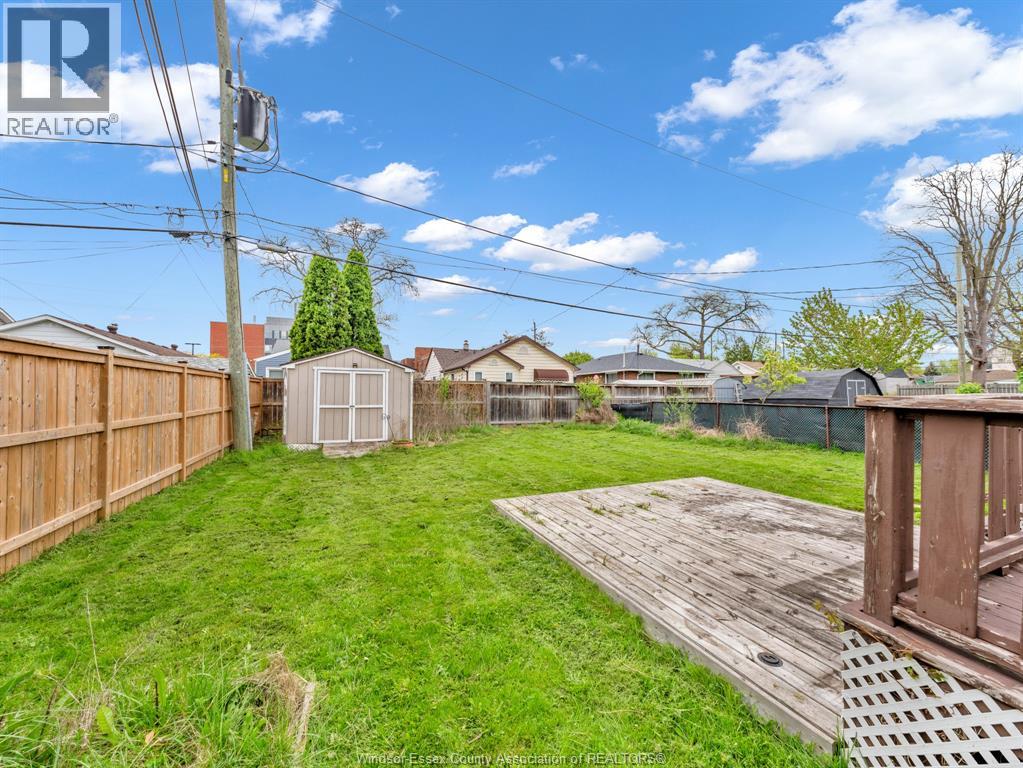 3748 WHITNEY, Windsor, Ontario, N9C2C4 — Photo 4