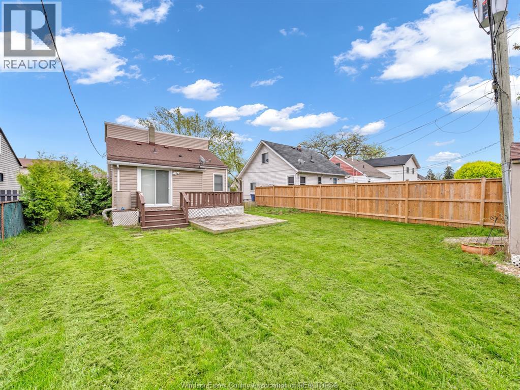 3748 WHITNEY, Windsor, Ontario, N9C2C4 — Photo 9