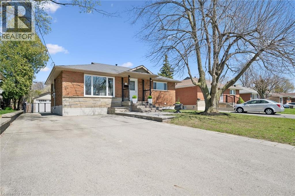 1311 ROYAL Drive, Burlington, Ontario, L7P2G2 — Photo 2