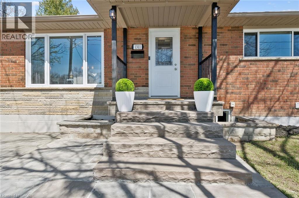 1311 ROYAL Drive, Burlington, Ontario, L7P2G2 — Photo 3