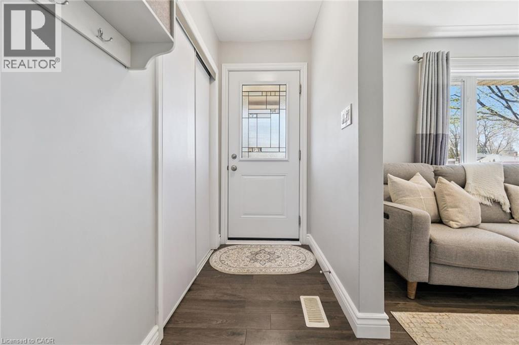 1311 ROYAL Drive, Burlington, Ontario, L7P2G2 — Photo 4