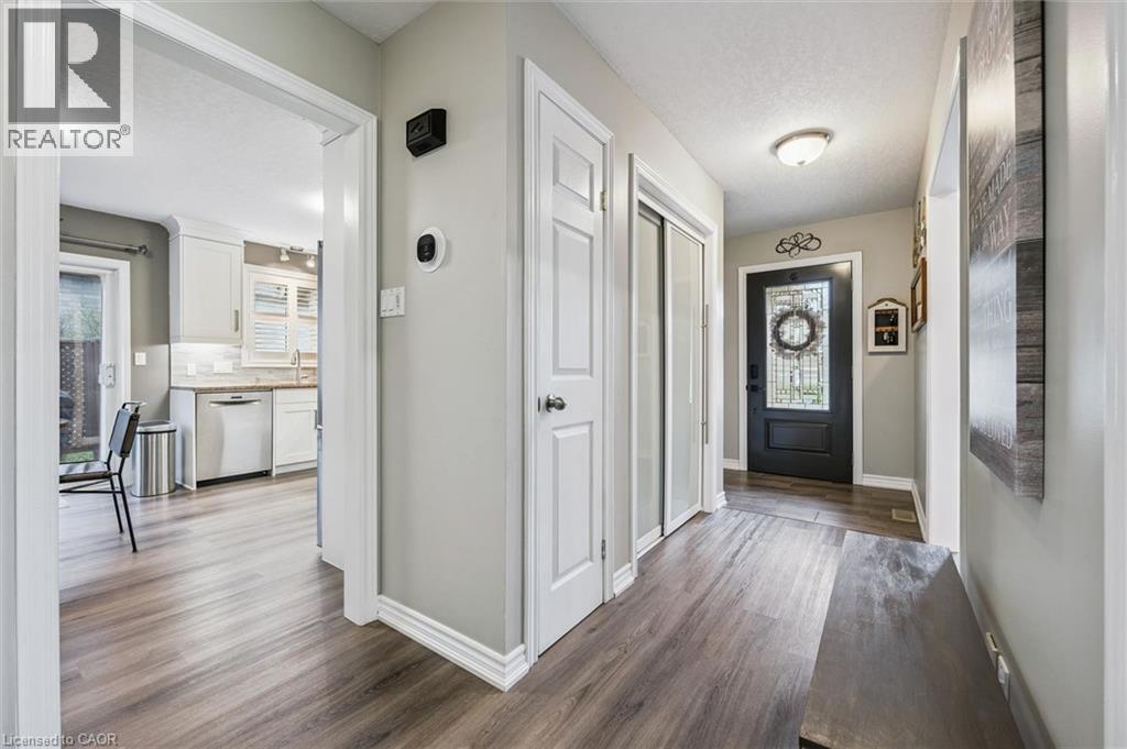 79 FAIRLAKE Drive, Cambridge, Ontario, N1S4Z4 — Photo 17