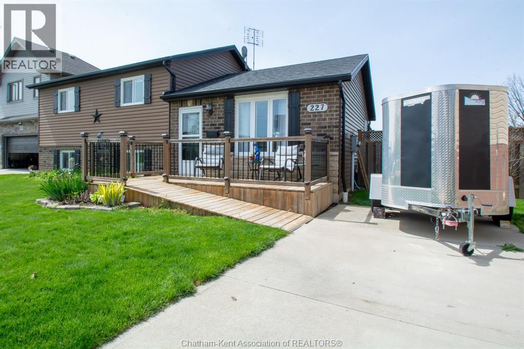 227 Bristol DRIVE, Chatham, Ontario, N7M6K9 — Photo 3