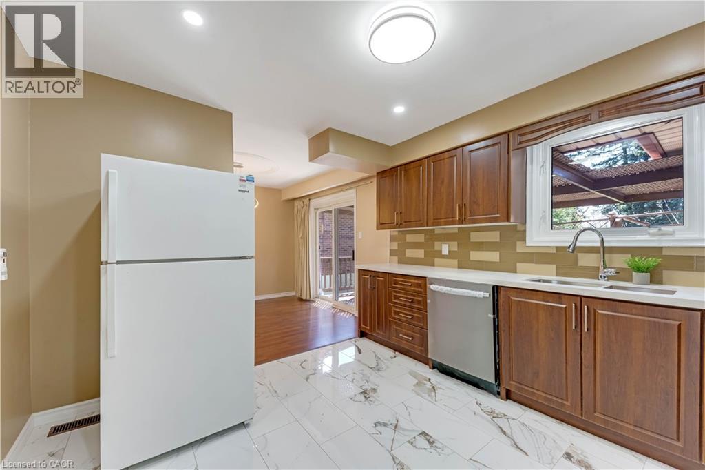 402 LAKEVIEW Drive, Waterloo, Ontario, N2L4Z6 — Photo 10