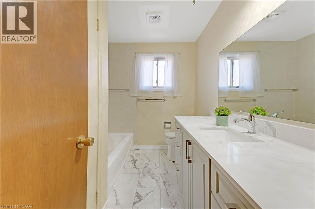 402 LAKEVIEW Drive, Waterloo, Ontario, N2L4Z6 — Photo 15