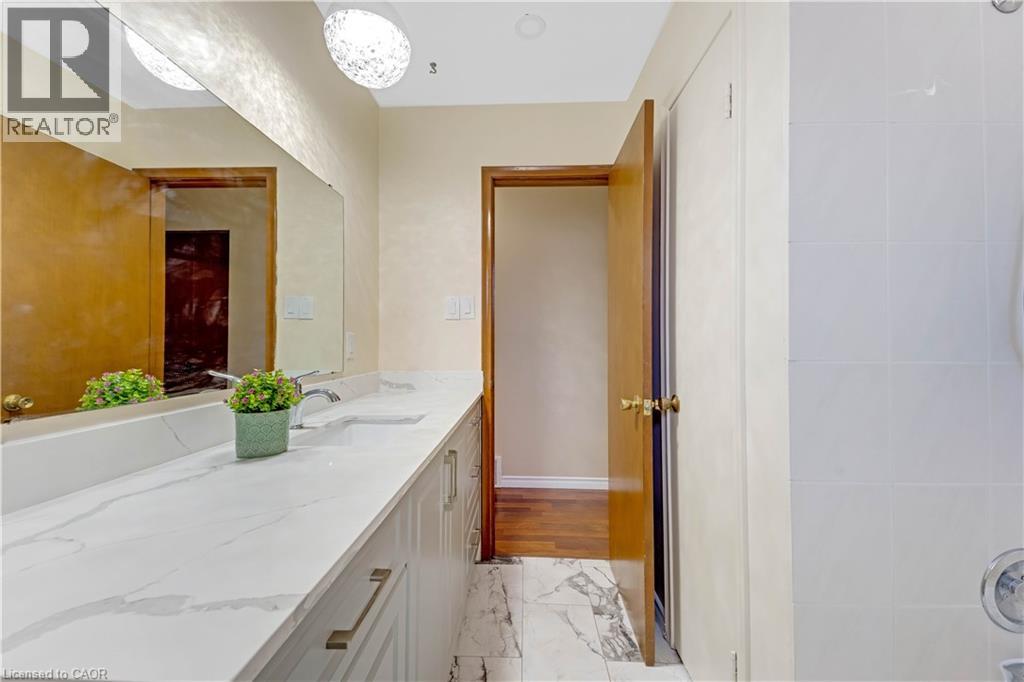 402 LAKEVIEW Drive, Waterloo, Ontario, N2L4Z6 — Photo 16