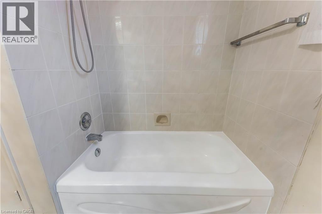 402 LAKEVIEW Drive, Waterloo, Ontario, N2L4Z6 — Photo 17