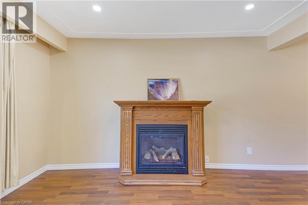 402 LAKEVIEW Drive, Waterloo, Ontario, N2L4Z6 — Photo 5