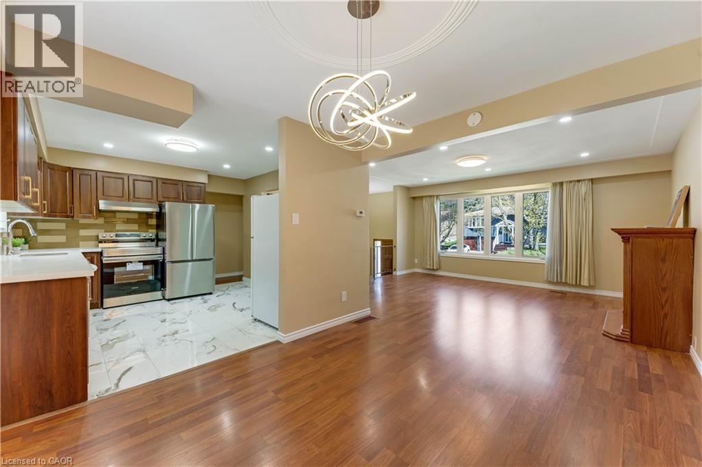 402 LAKEVIEW Drive, Waterloo, Ontario, N2L4Z6 — Photo 7