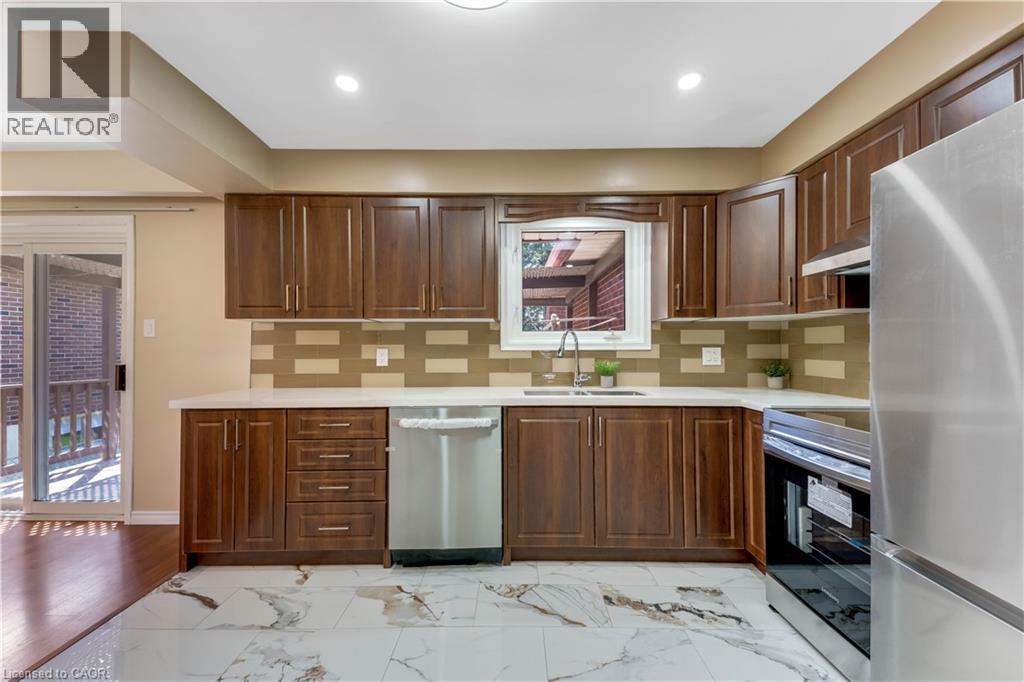 402 LAKEVIEW Drive, Waterloo, Ontario, N2L4Z6 — Photo 9