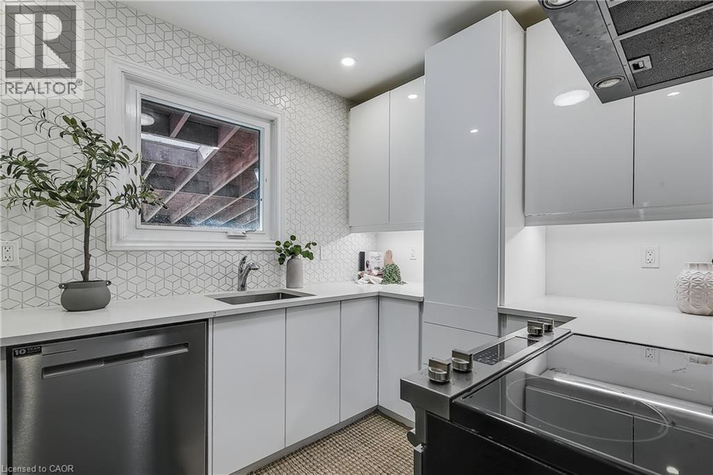 209 BEDFORD Road, Kitchener, Ontario, N2G3A5 — Photo 10