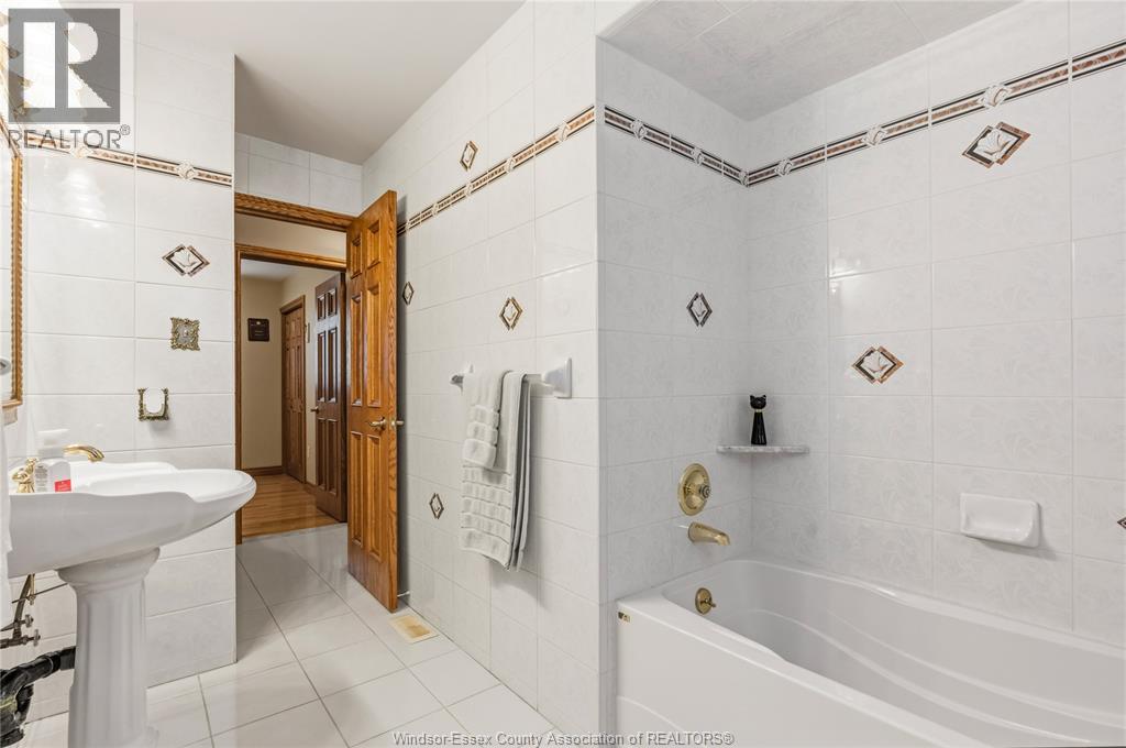 1404 SHAWNEE ROAD, Tecumseh, Ontario, N8N1S2 — Photo 16