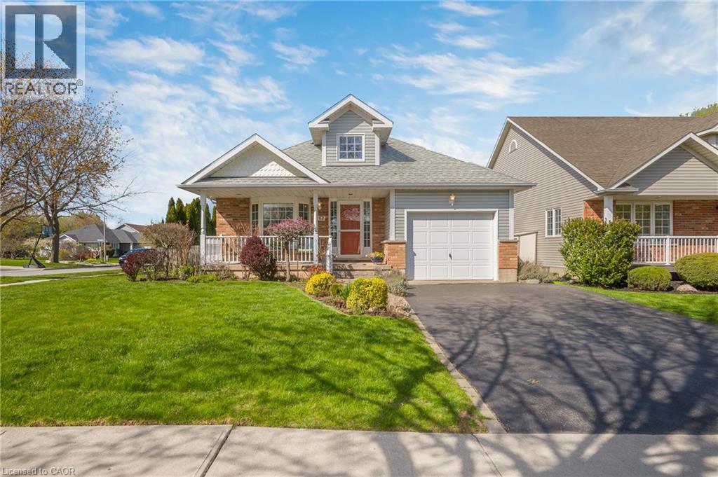 34 MARGARET Avenue, Grimsby, Ontario, L3M5L4 — Photo 2
