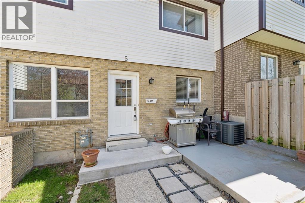 385 PIONEER Drive Unit# 5, Kitchener, Ontario, N2P1L8 — Photo 2