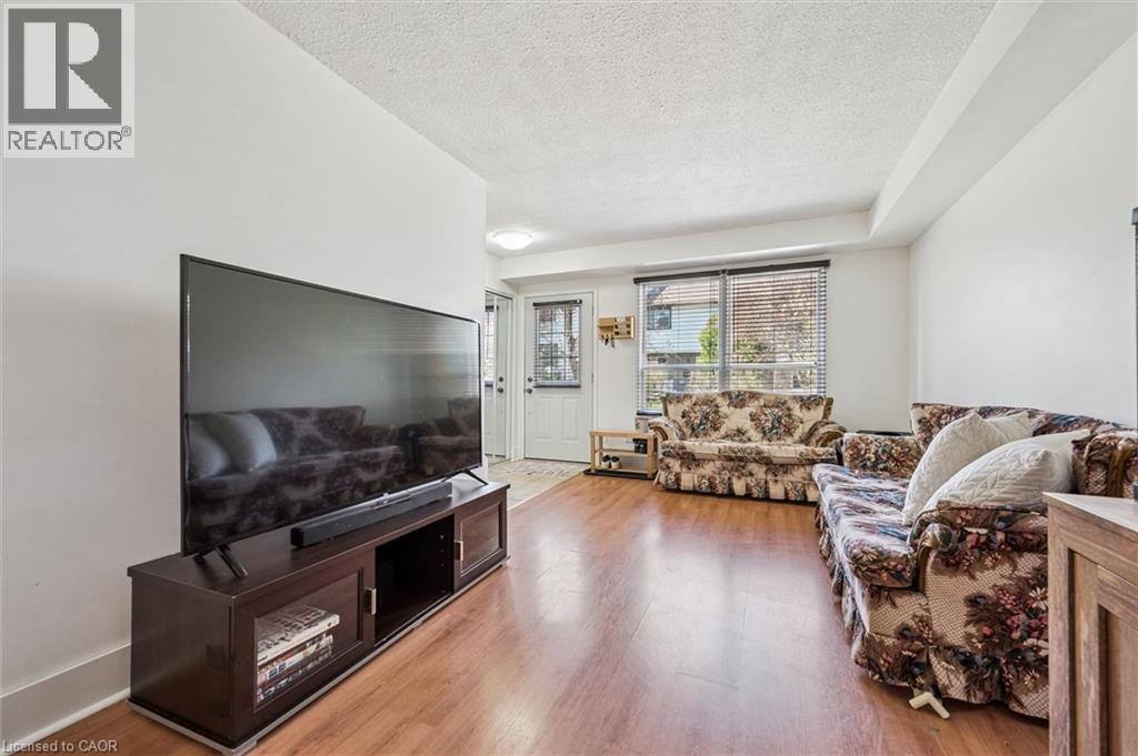 385 PIONEER Drive Unit# 5, Kitchener, Ontario, N2P1L8 — Photo 5