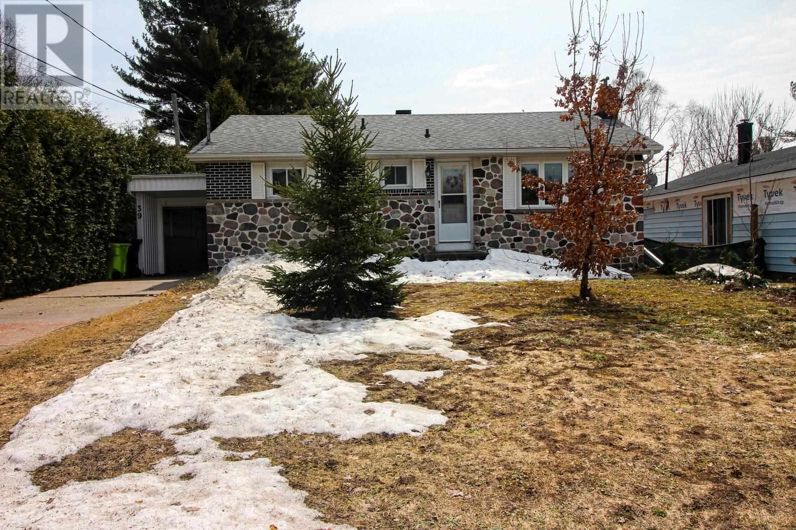 39 Lawson AVE, Sault Ste. Marie, Ontario, P6B4E8 — Photo 2