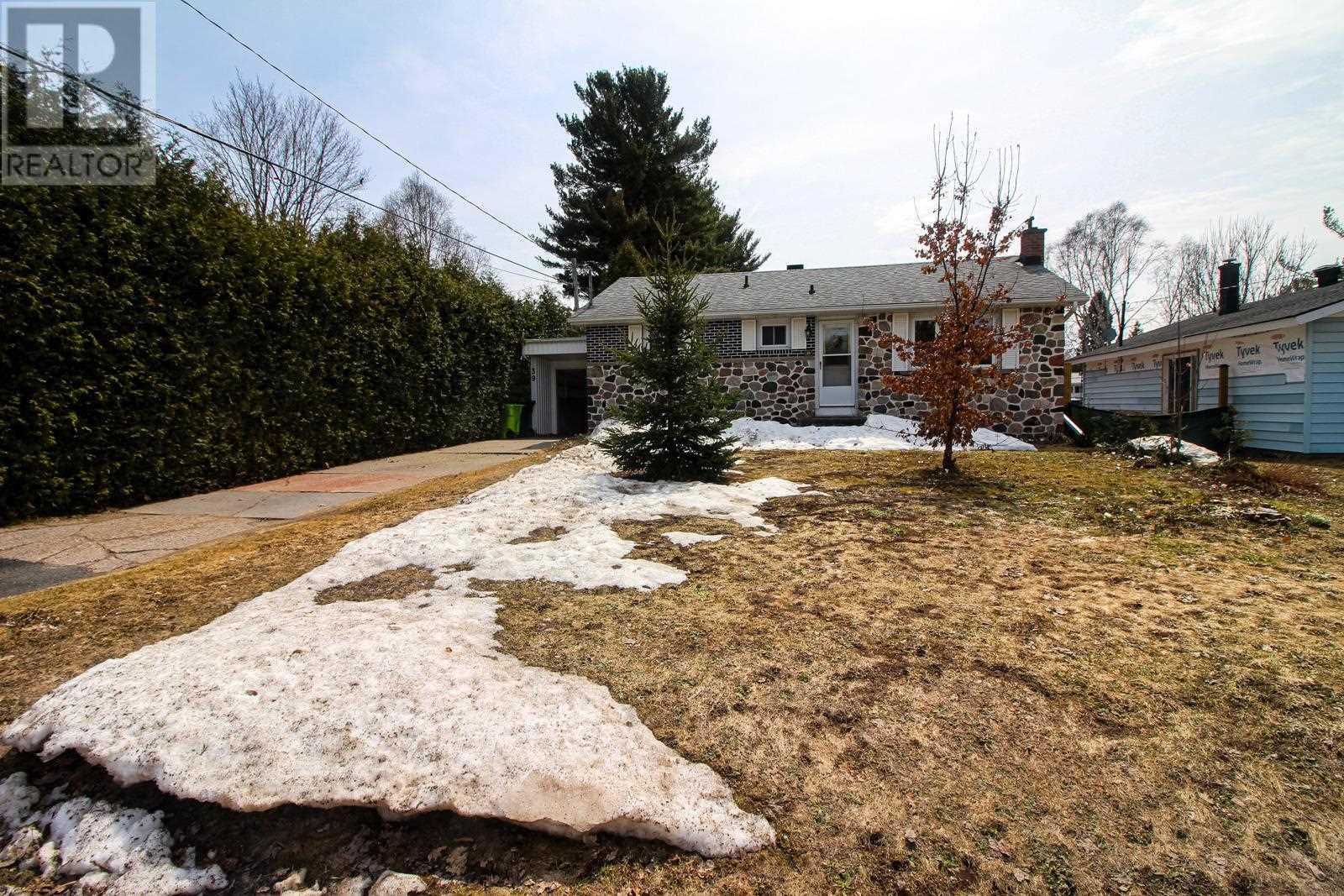 39 Lawson AVE, Sault Ste. Marie, Ontario, P6B4E8 — Photo 4