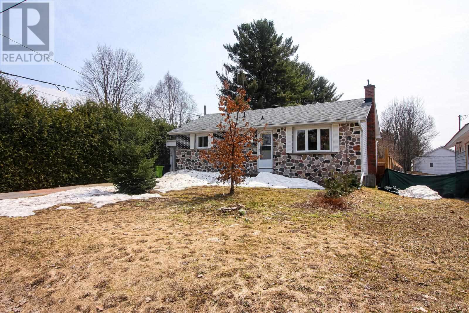 39 Lawson AVE, Sault Ste. Marie, Ontario, P6B4E8 — Photo 5