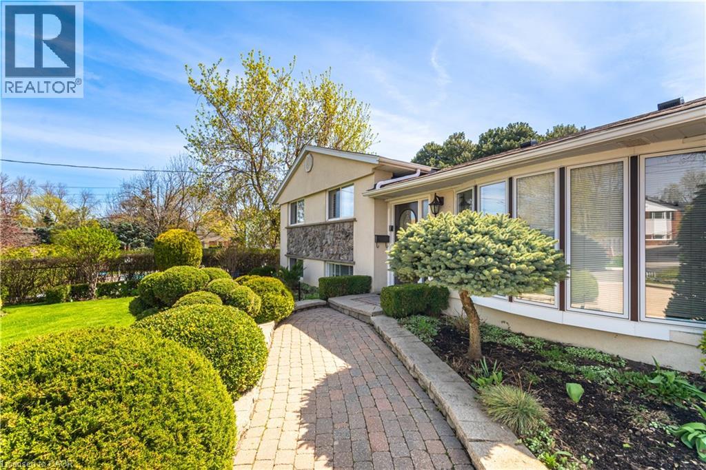 3 DONATA Drive, Mississauga, Ontario, L5M1T2 — Photo 2