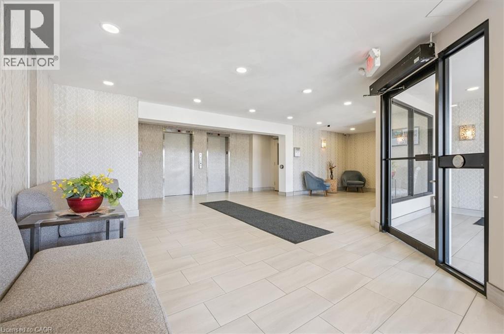 1100 COURTLAND Avenue E Unit# 302, Kitchener, Ontario, N2C2H9 — Photo 5
