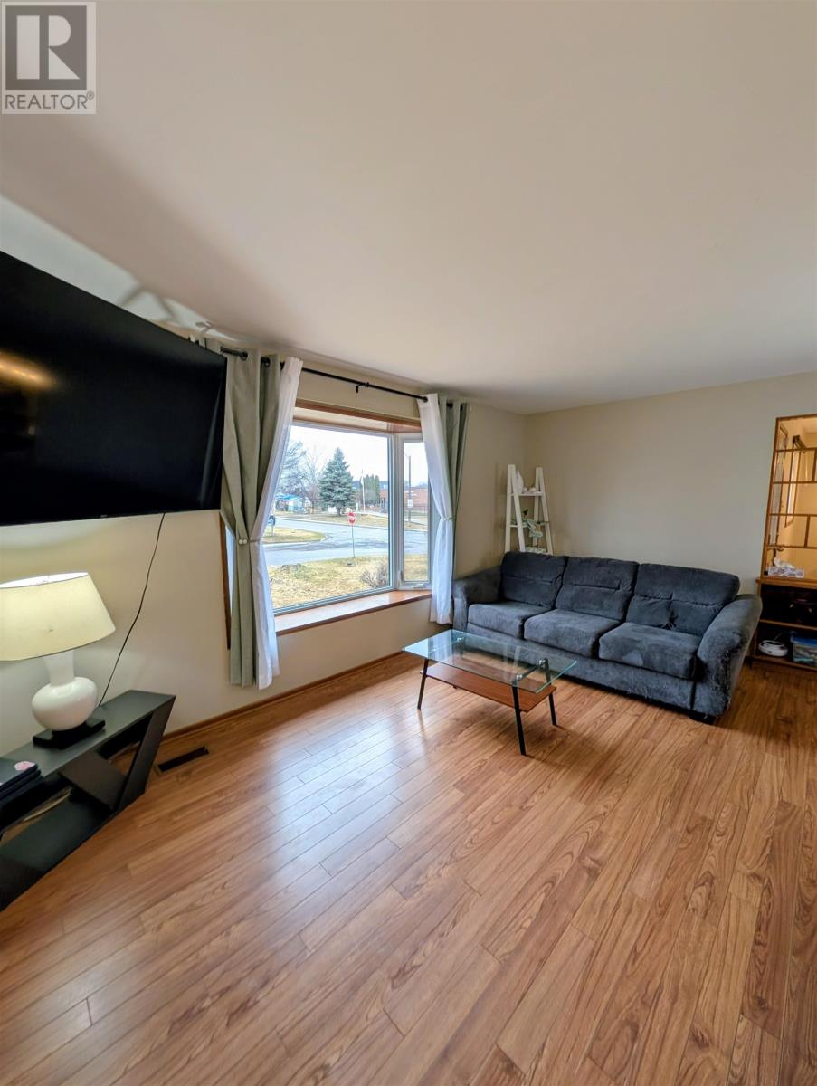 200 Kensington DR, Thunder Bay, Ontario, P7C2A5 — Photo 2