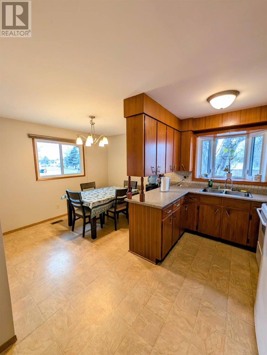 200 Kensington DR, Thunder Bay, Ontario, P7C2A5 — Photo 5