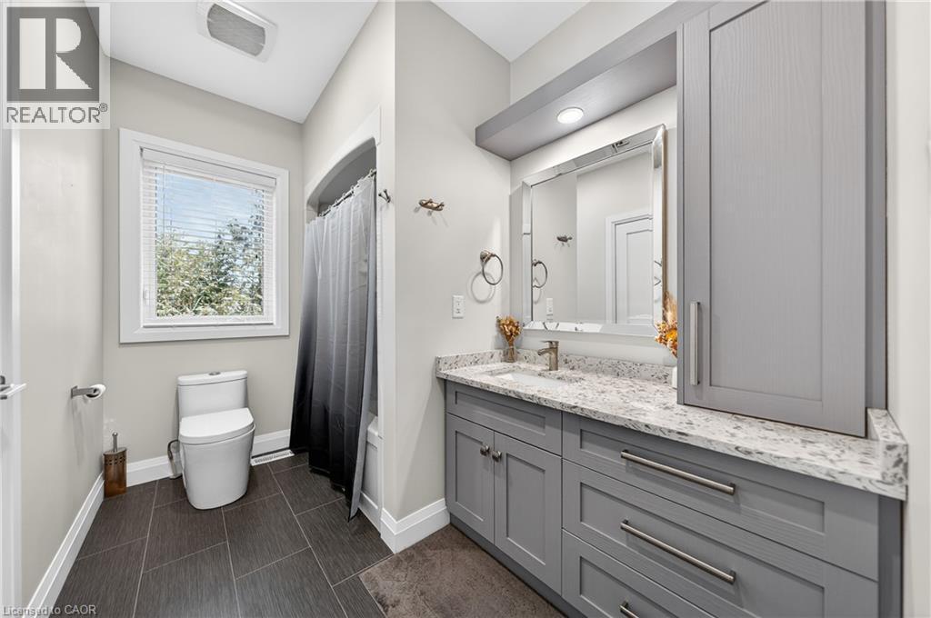25 MACVILLE Avenue, Kitchener, Ontario, N2K1T2 — Photo 32