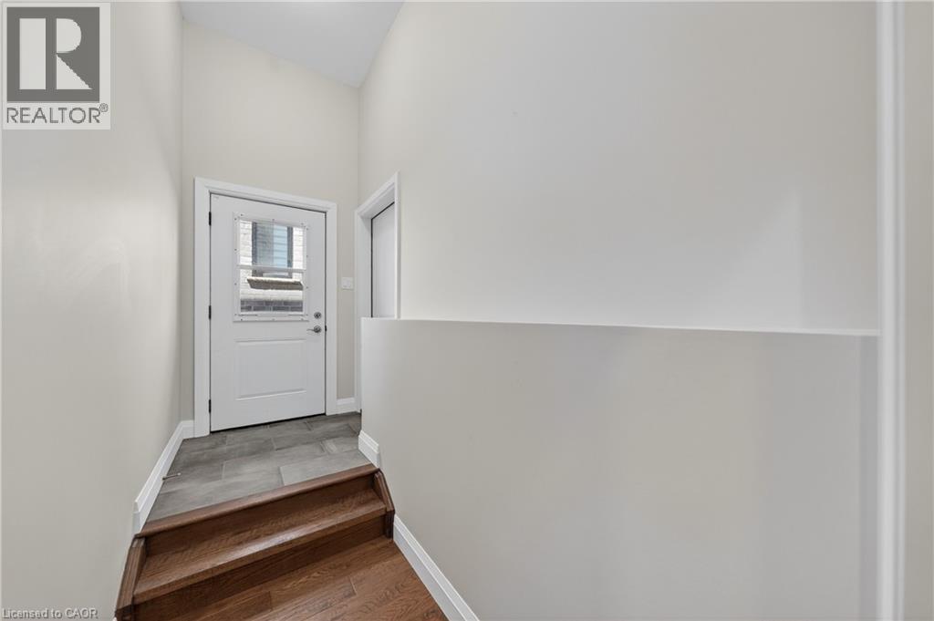 25 MACVILLE Avenue, Kitchener, Ontario, N2K1T2 — Photo 34
