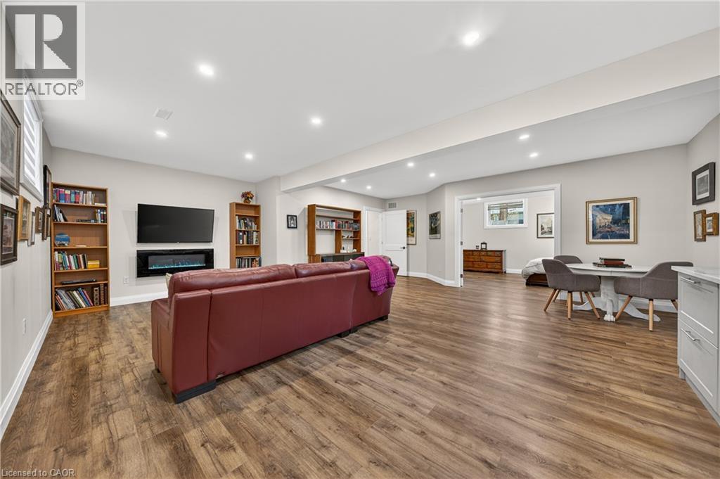 25 MACVILLE Avenue, Kitchener, Ontario, N2K1T2 — Photo 36