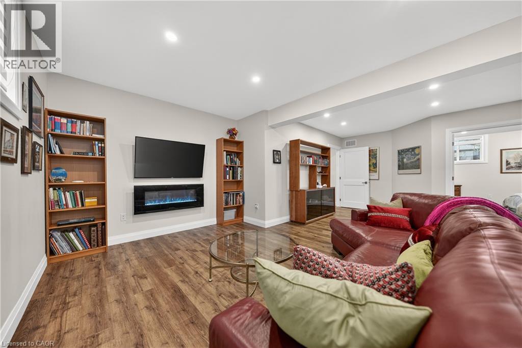 25 MACVILLE Avenue, Kitchener, Ontario, N2K1T2 — Photo 37