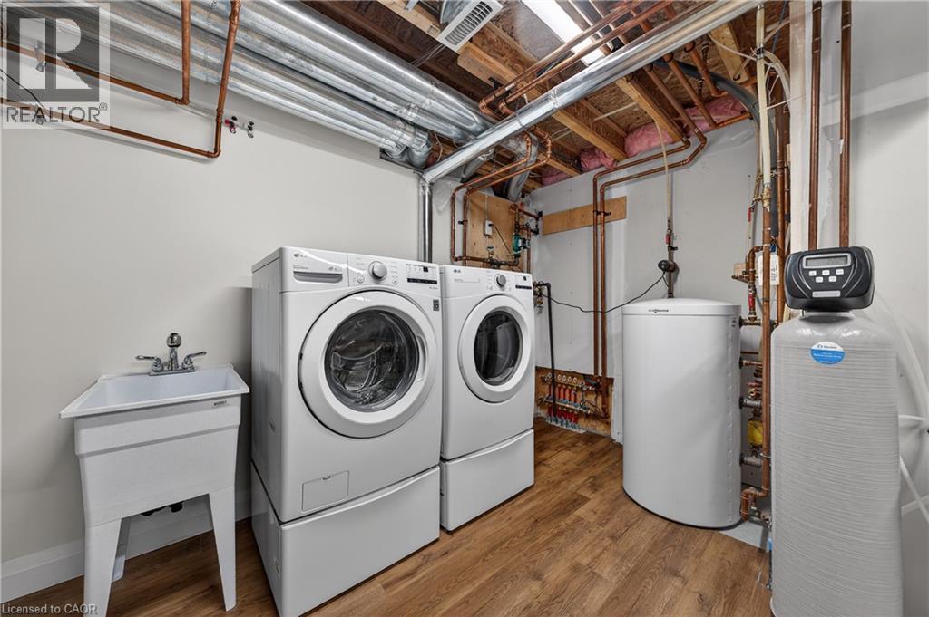 25 MACVILLE Avenue, Kitchener, Ontario, N2K1T2 — Photo 40