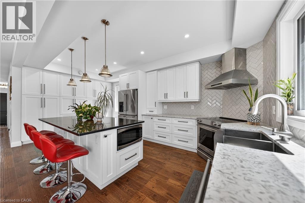 25 MACVILLE Avenue, Kitchener, Ontario, N2K1T2 — Photo 8