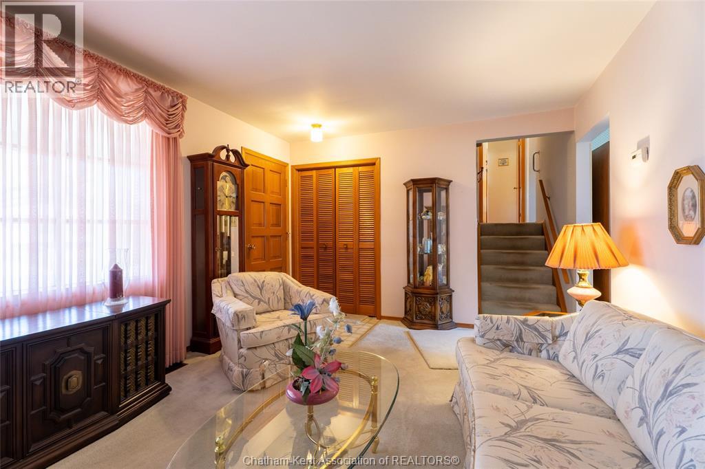 22 PEMBROKE CRESCENT, Chatham, Ontario, N7L2J4 — Photo 4