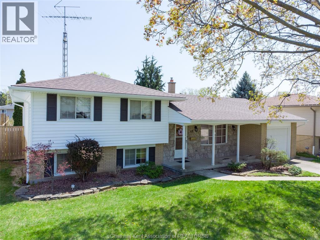22 PEMBROKE CRESCENT, Chatham, Ontario, N7L2J4 — Photo 48