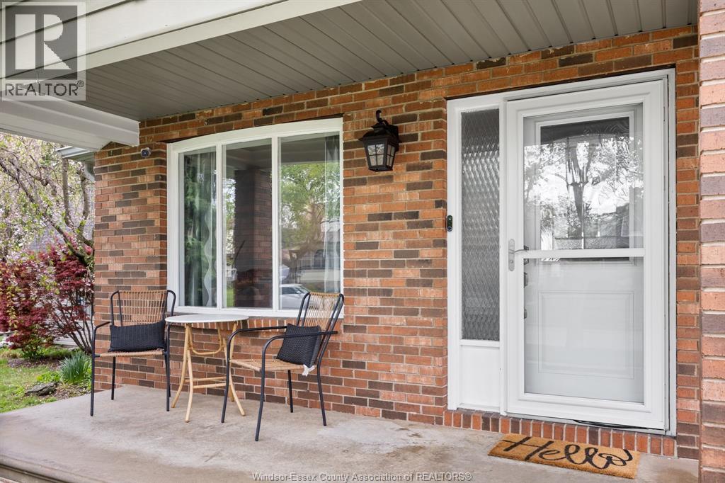 2474 TURNER, Windsor, Ontario, N8W3E8 — Photo 3